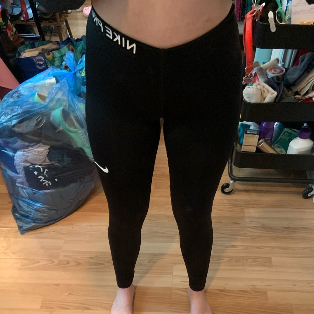 BLACK NIKE PRO LEGGINGS